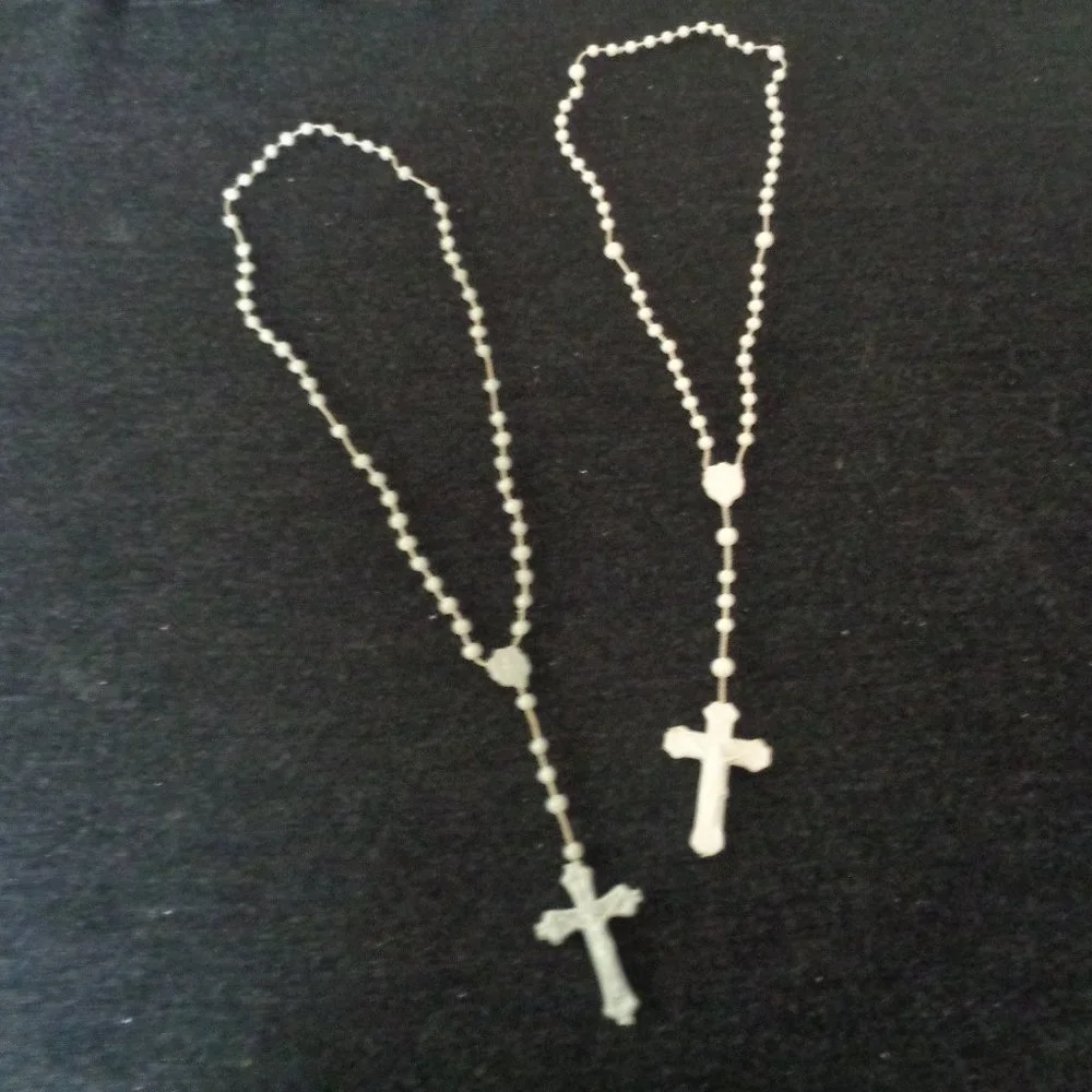 VINTAGE PLASTIC CATHOLIC ROSARYS - Picture 3 of 5
